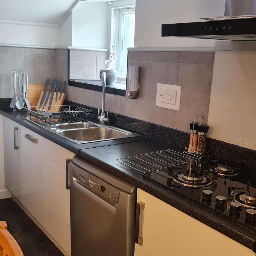 Ulverston Town Centre Flat ภายนอก รูปภาพ
