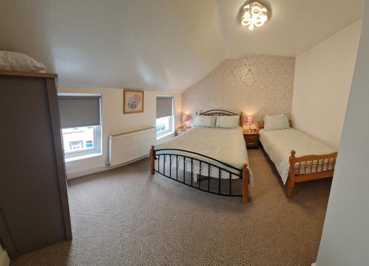 Ulverston Town Centre Flat ภายนอก รูปภาพ